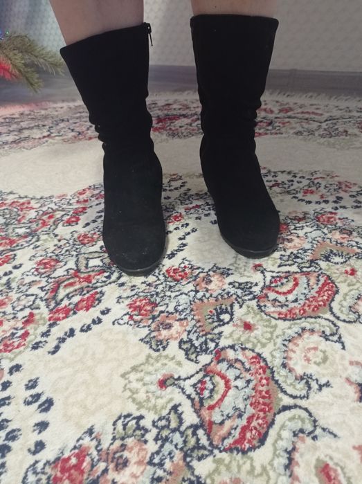 Продам замшевые сапожки