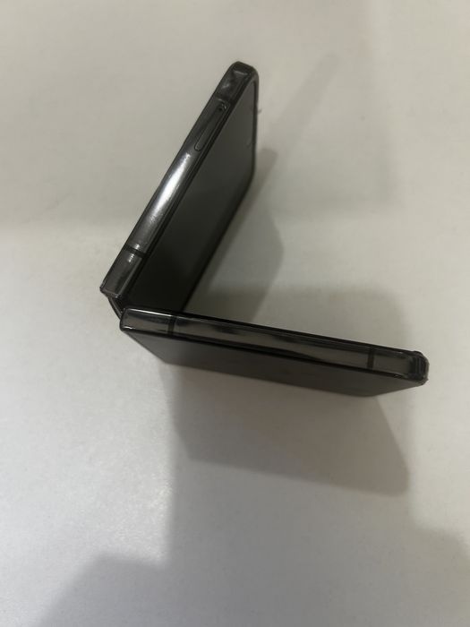 Продавам Samsung  Galaxy  Z flip 4