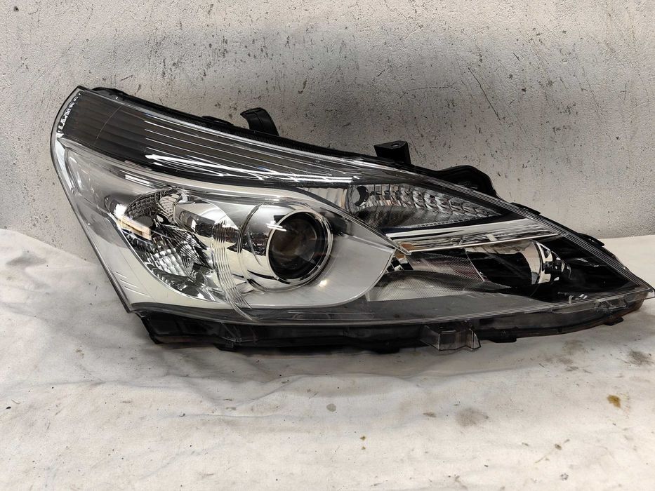 Оригинален фар Тойота  Toyota Verso 13-16