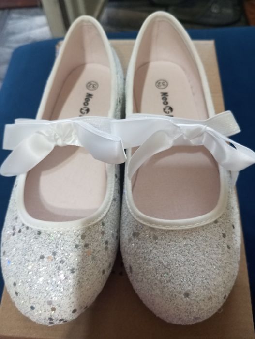 Продам нарядные платья 6-7 лет