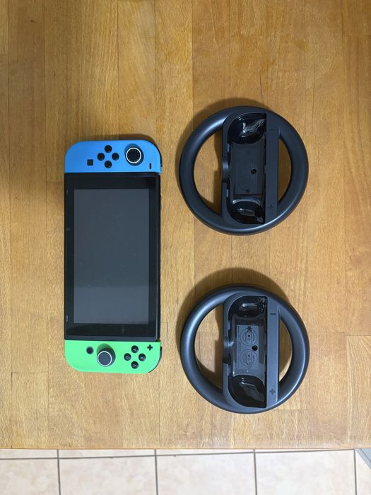Nintendo switch + volan JOY-CON (orignal)