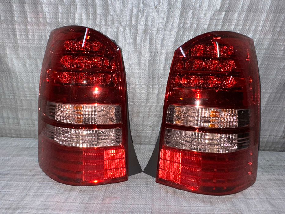 Задние фонари Toyota Wish 10 кузов. Оригинал из Японии