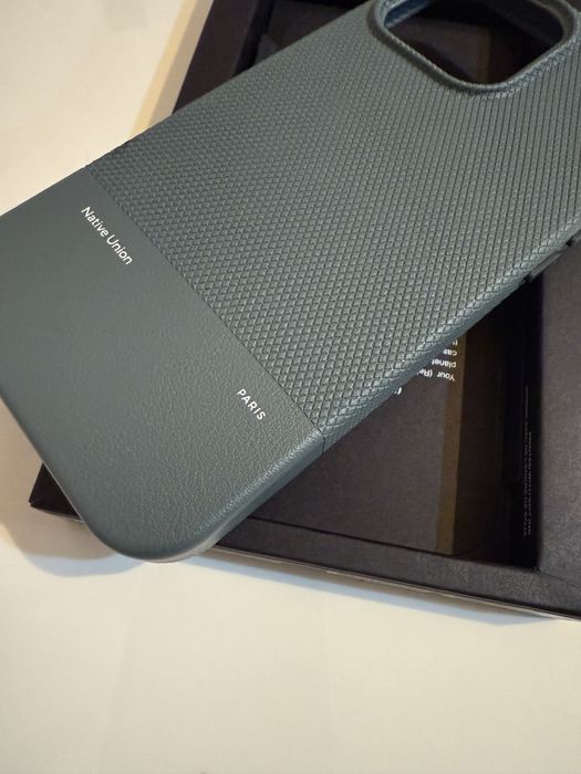 Продам чехол для Iphone 16 Pro Max