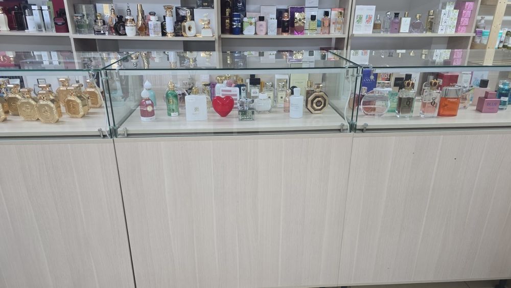Продам витрины с подстветкой