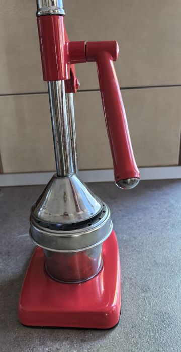 Storcător manual de fructe