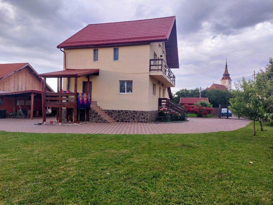 Proprietar: Vilă 1300mp Teren, Sânpetru Central – Casă &Pensiune