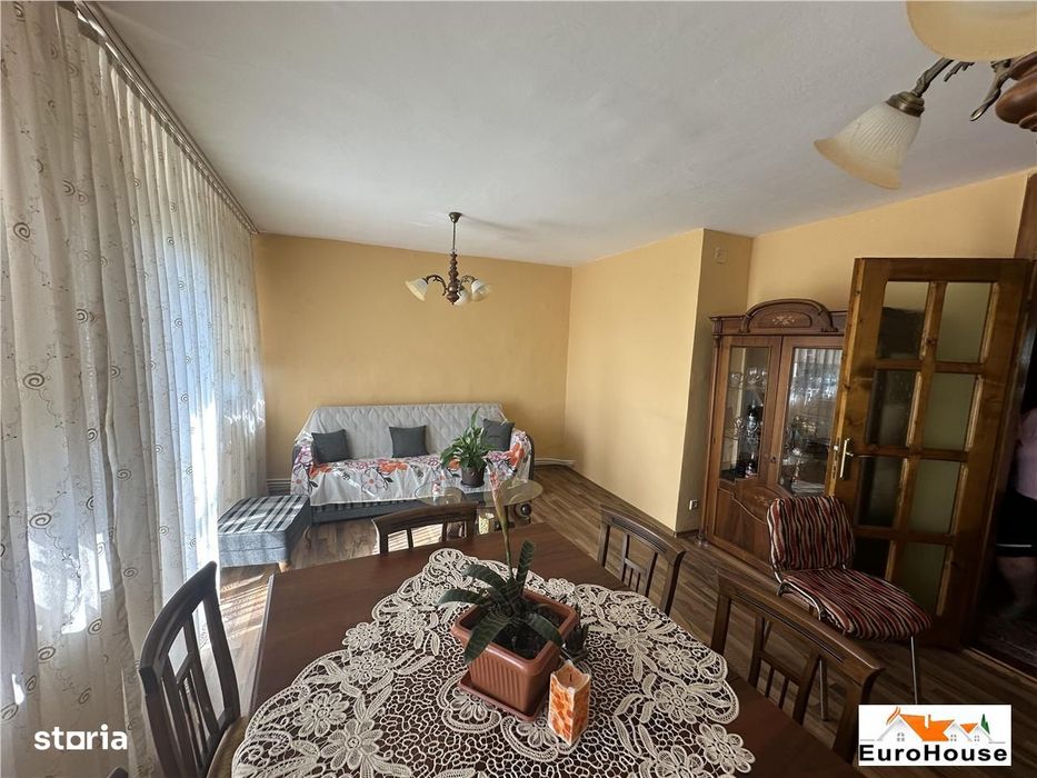Apartament cu 4 camere de vanzare in Alba Iulia M-uri
