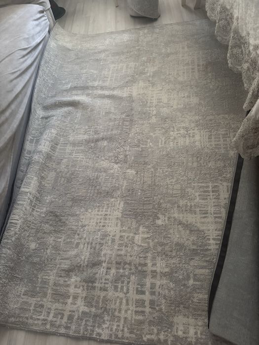 Ковер  в хорошем состояние