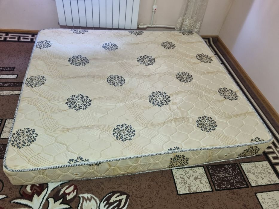 Spalniy uchun matras sotiladi