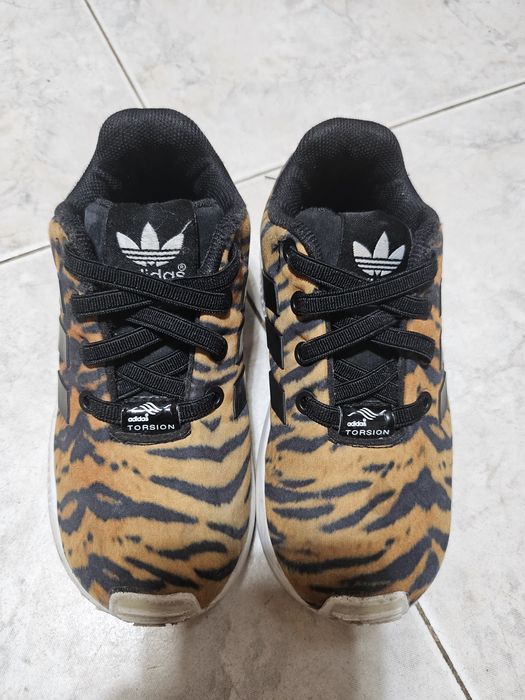 боти маратонки сандали пантофки