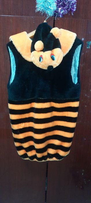 Продам 2 новогодних костюма для детей