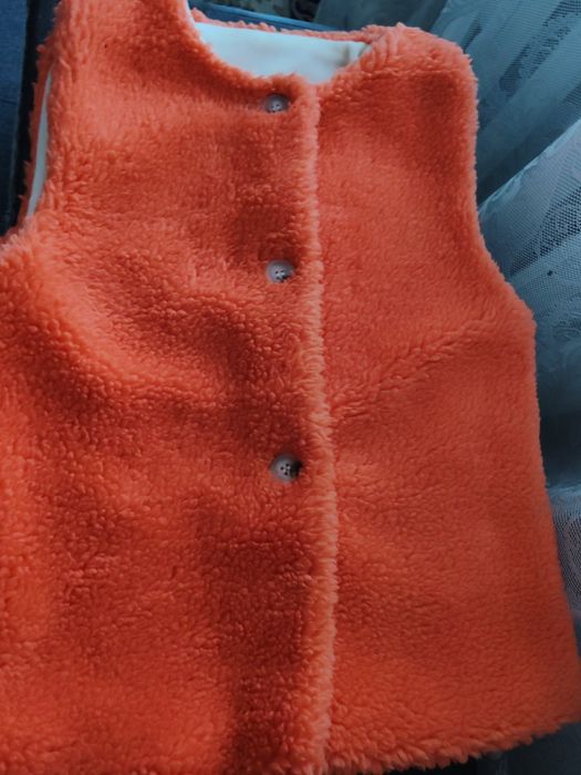 Безрукавка новая 2500