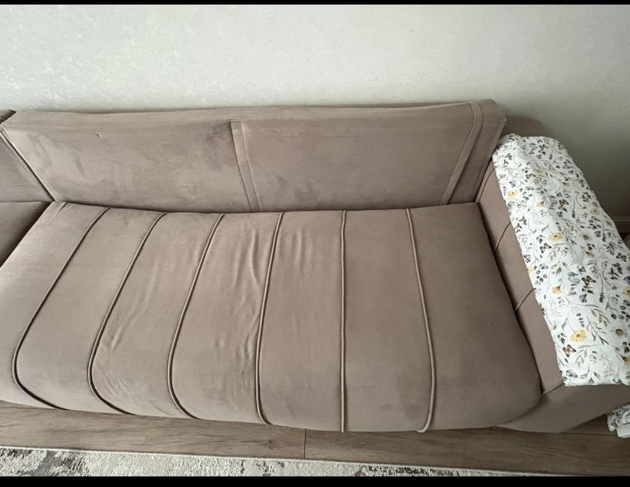 Диван 3.10 срочно за 60.000 возможен торг.