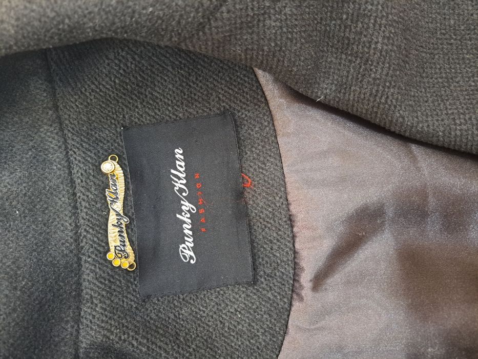 Красивое женское пальто.