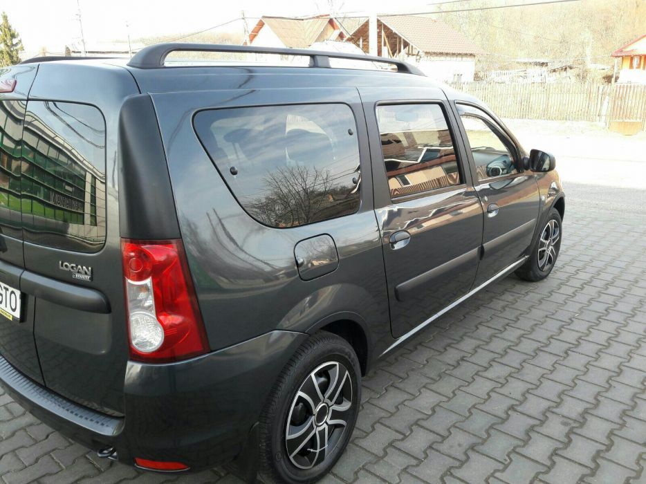 Autocolant negru carbon/mat montanti/stalp Dacia MCV X90 vechiul model