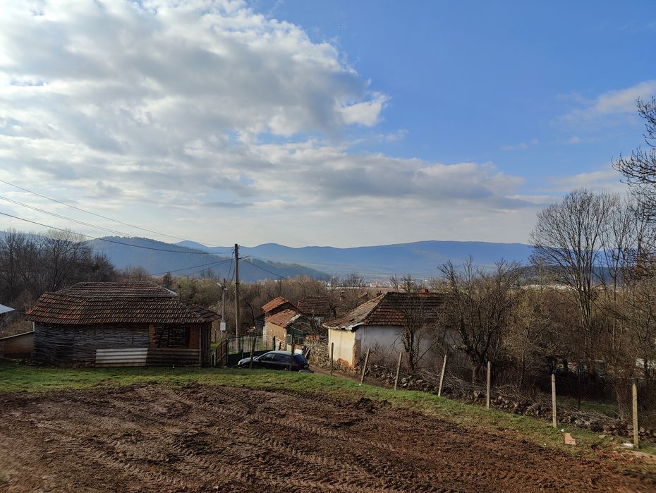 Парцел гр.Годеч 850кв.м