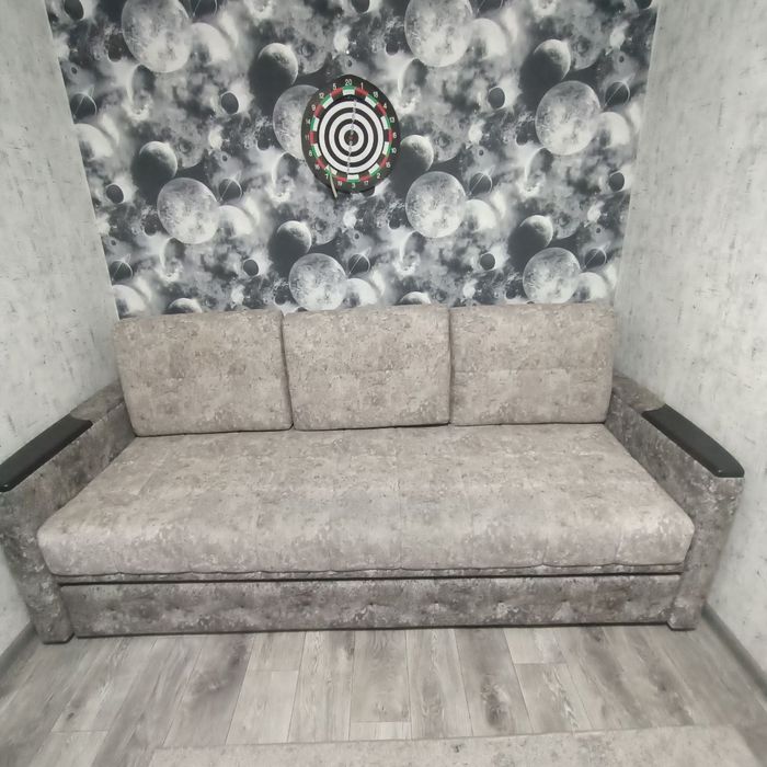 Продам качественный диван !