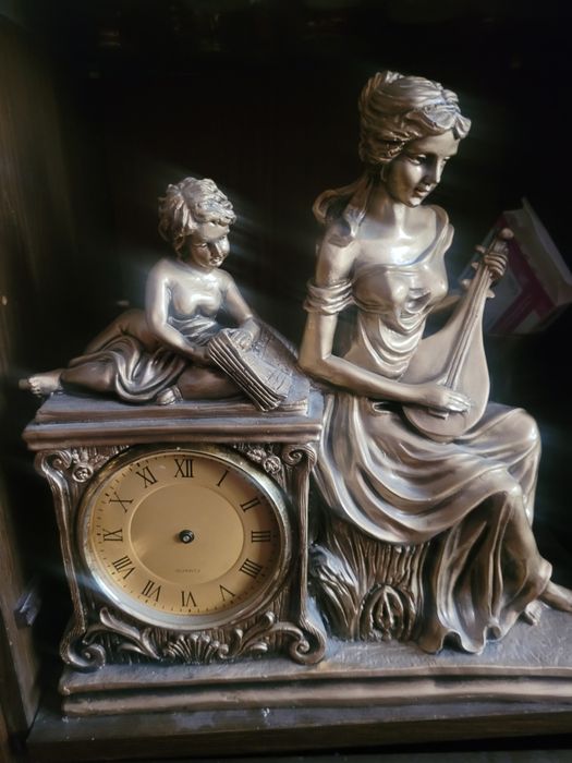 Продам часы большие настольные