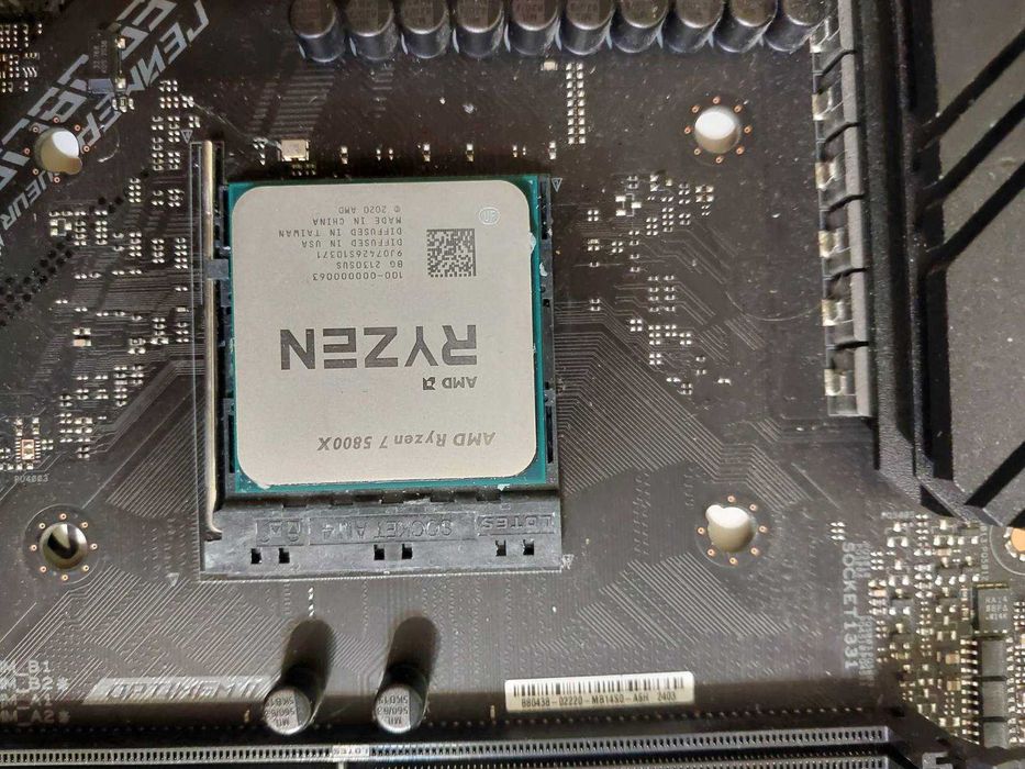 AMD Ryzen 7 5800X + Asus Rog StriX B550-F Gaming
