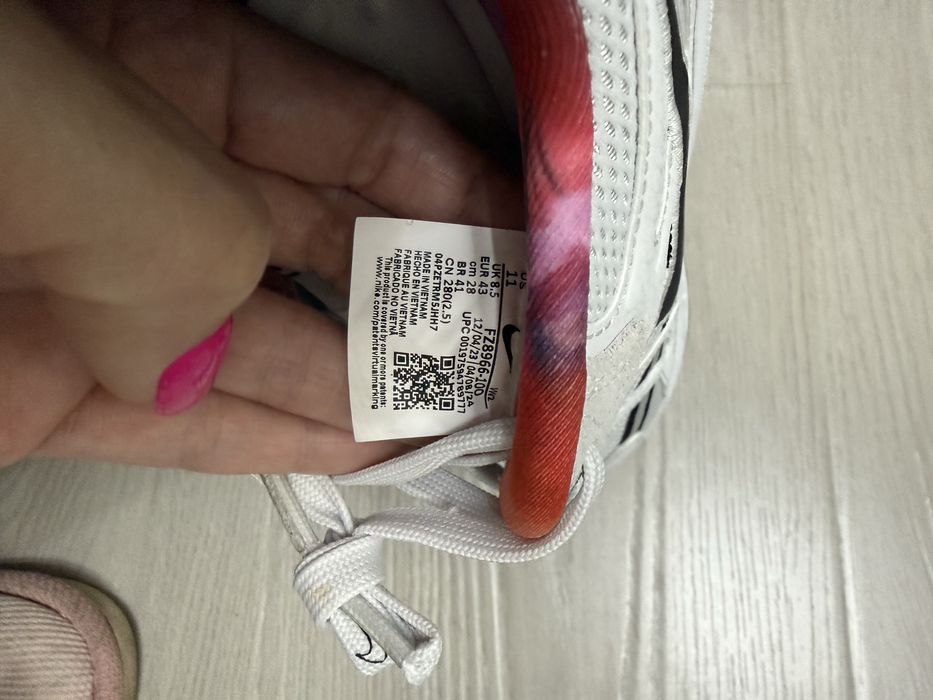 Оригинальные кроссовки NIKE