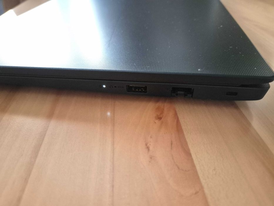 Lenovo V15 G4 (16GB DDR5, Ryzen 5, 512GB NVMe) - Перфектен, в гаранция