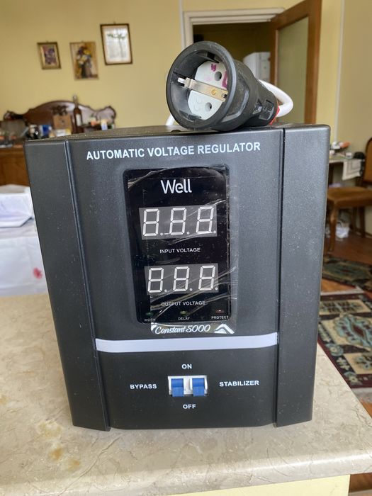 Vand stabilizator automat de tensiune cu servomotor WELL3000w (5000VA) in garantie pama in sept. 2027.