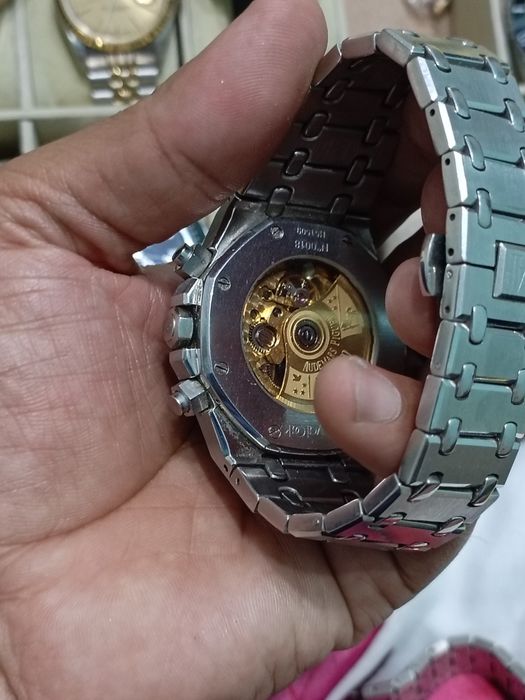 Soat yangi deyarli taqilmagan qirilgan chizilgan joylari yoʻq