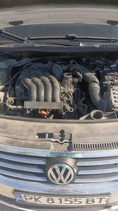 Перфектен запазен автомобил VOLKSWAGEN TOURAN