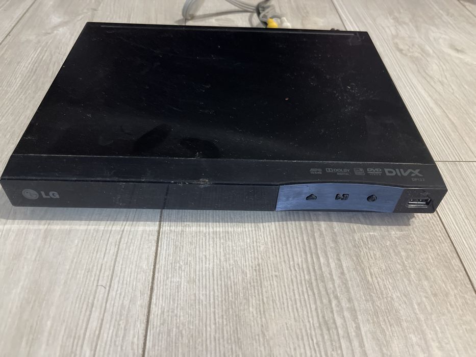 DVD плеер LG (USB, DivX) читает диски и флешку.