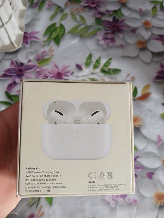 AirPodsPro наушник на айфон