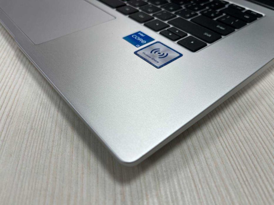 HUAWEI Core i3-11*ОЗУ 8/SSD 256/Для бизнеса Идеал Без царапин