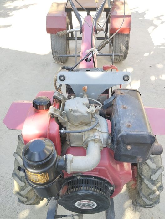 Mini traktor sotiladi