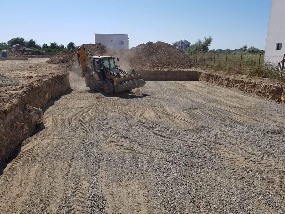 Închirieri Utilaje Buldoexcavator,Camioane 8x4