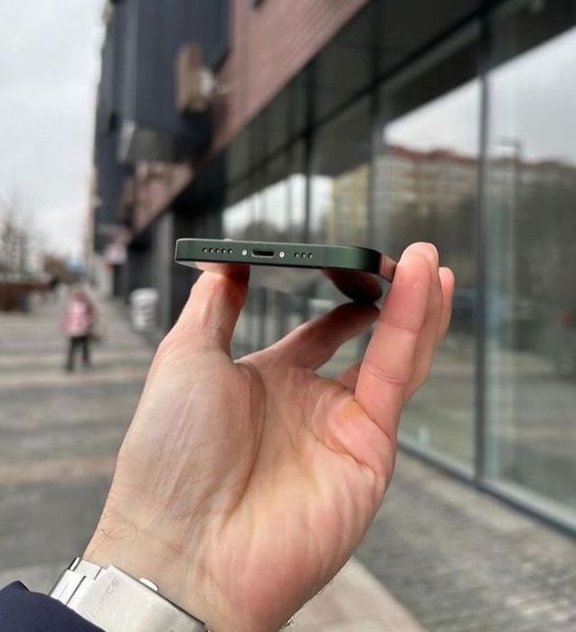 iphone 13 телефон почти новый