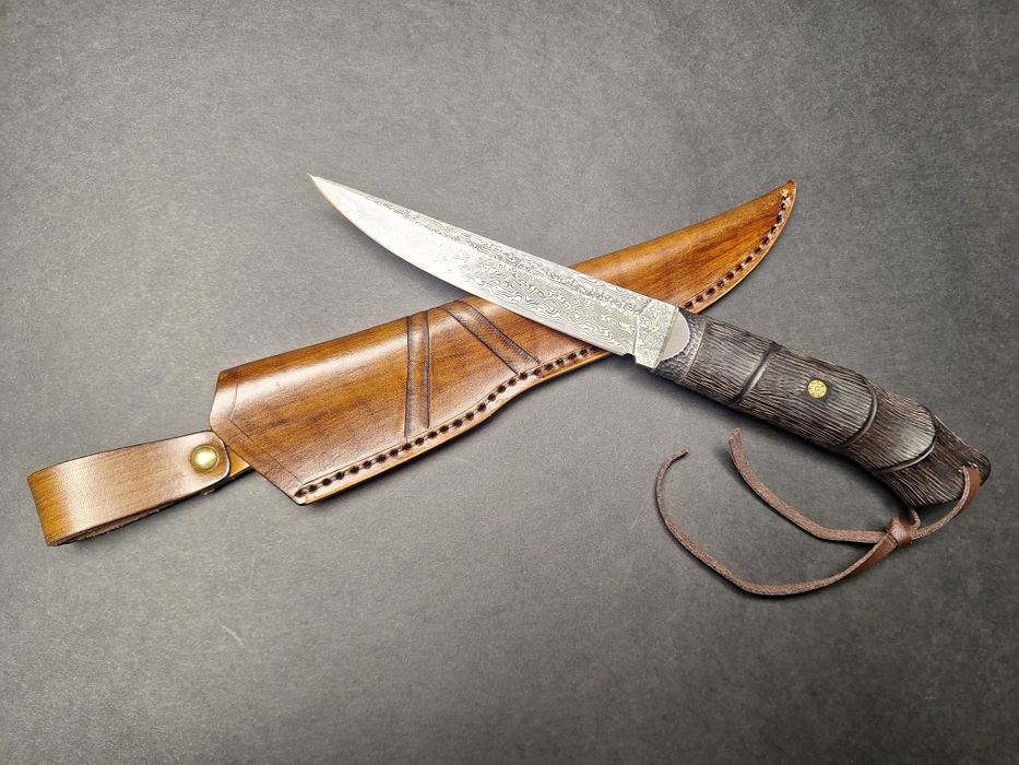 Ловен нож от дамаска стомана VG10 с кожена кания