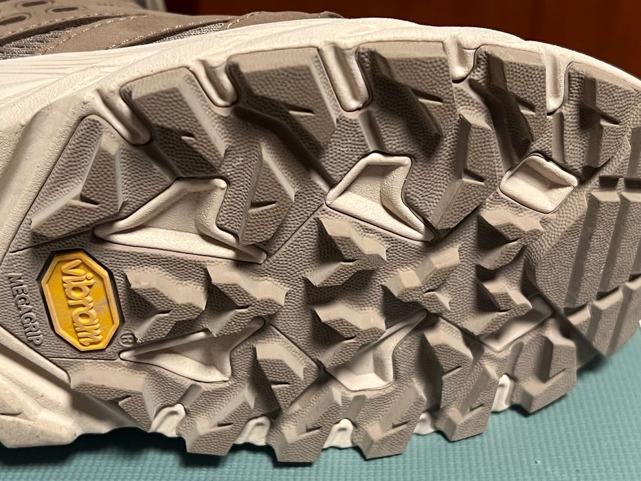 HOKA - спортни обувки