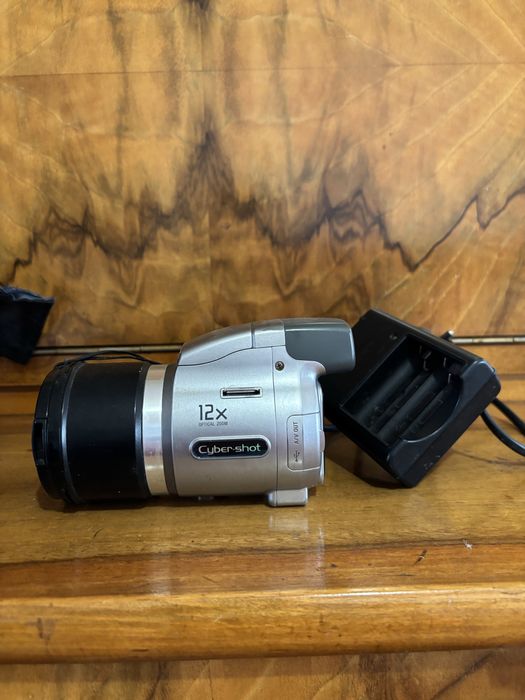 Фотоапарат Sony.