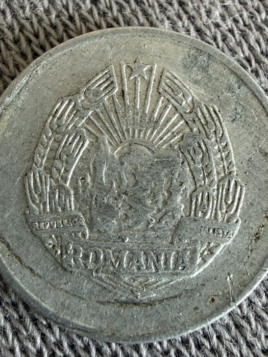 Moneda veche de 5 bani din 1975