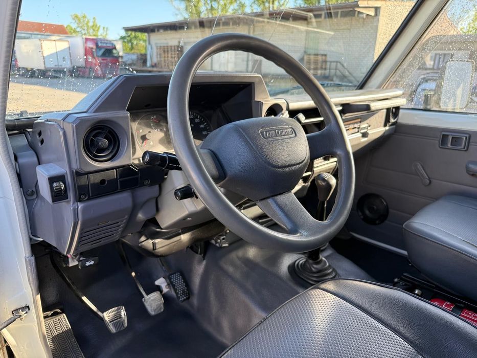 Toyota Land Cruiser HZJ 78 Troopy
