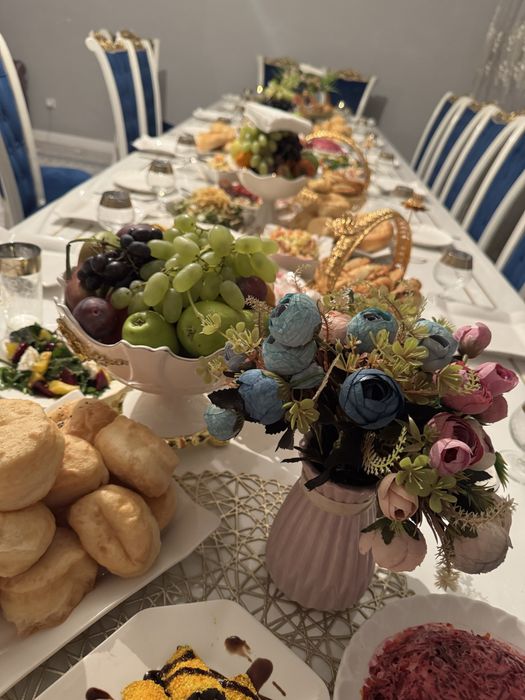 Продается Стол и 16 шт стульев