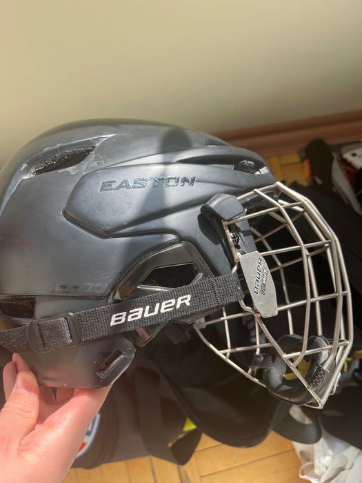 Продам хоккейный шлем Easton E700