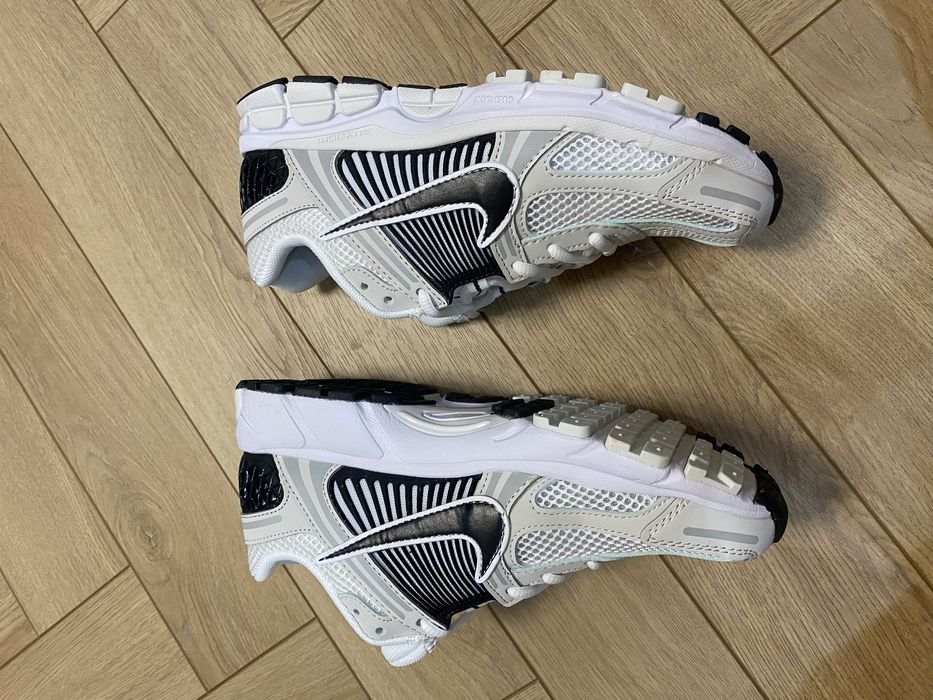 Кроссовки Nike Vomero 5