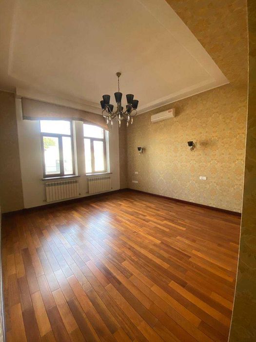 Аренда дома в центре ,гост. Россия 9соток 10 комнат 8000у.е