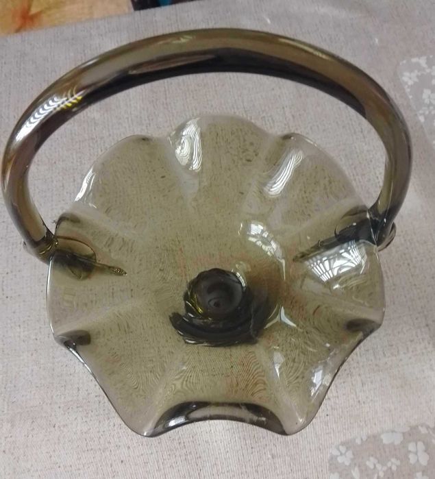 Бонбониера кошничка цветно стъкло