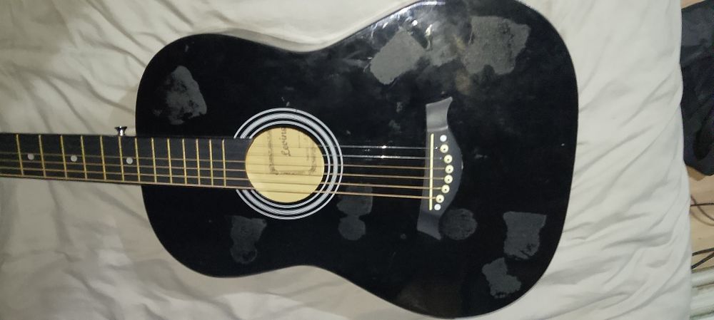 Гитара в хорошем состоянии