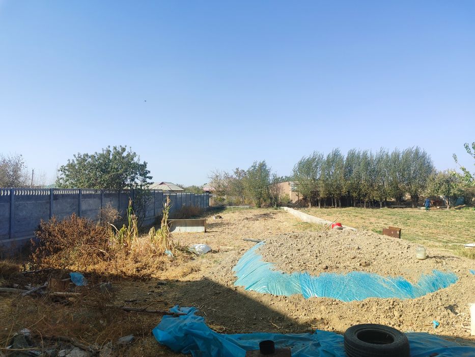 9.5 sotixli hovli 1 xona darvozaxonali uy