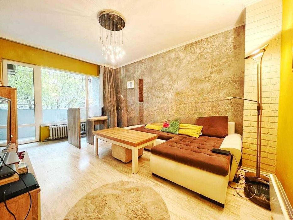 Продава се Двустаен апартамент в Пловдив, Гагарин - 70 кв.м за 1472 €/кв.м - Снимка #1