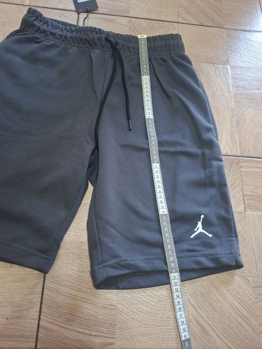 Pantaloni scurți Jordan pentru bărbați ,nou cu etichetă,de culoare gri