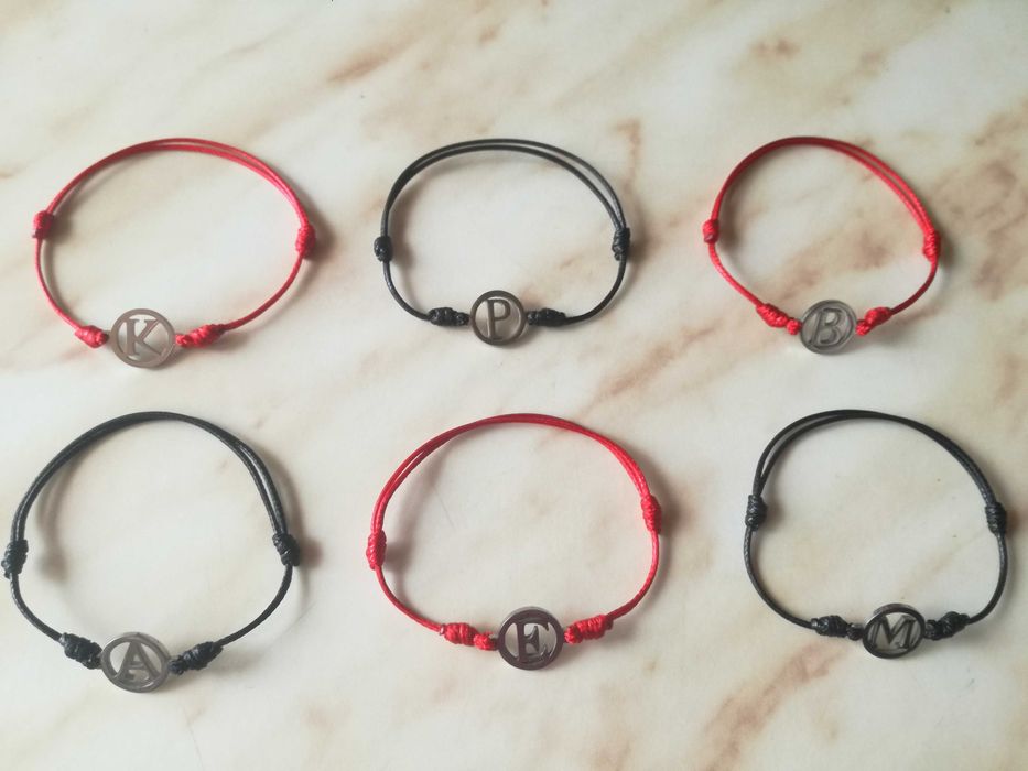 Гривни с букви от стомана