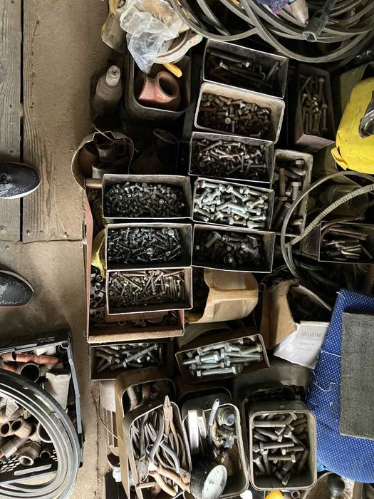 Продам капролон , болты, диски